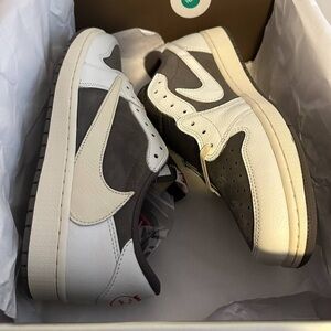 Nike d Travis Scott